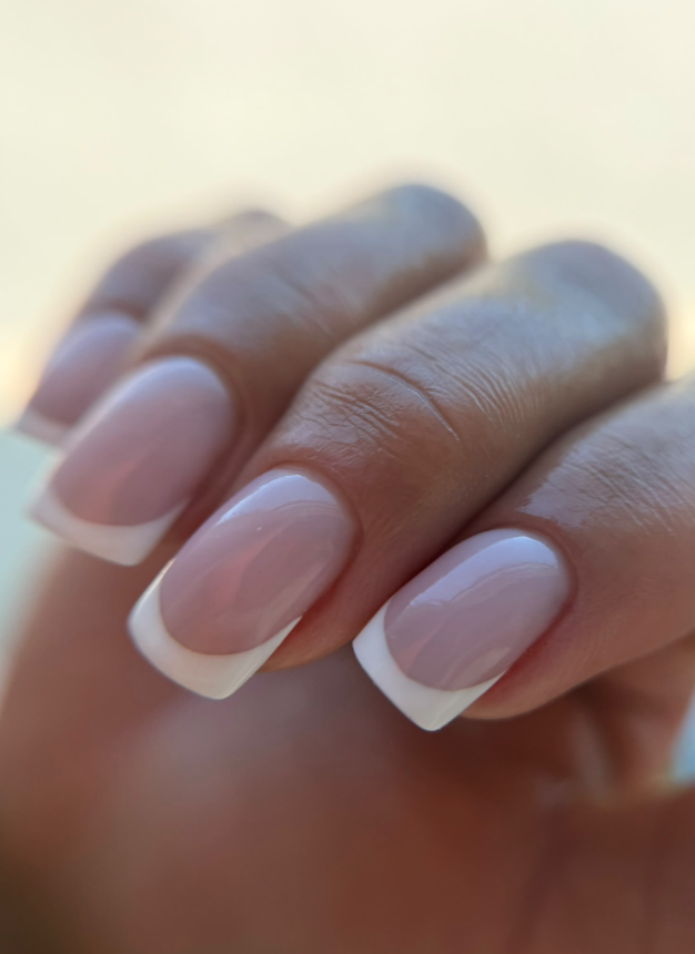 Manicura francesa clásica