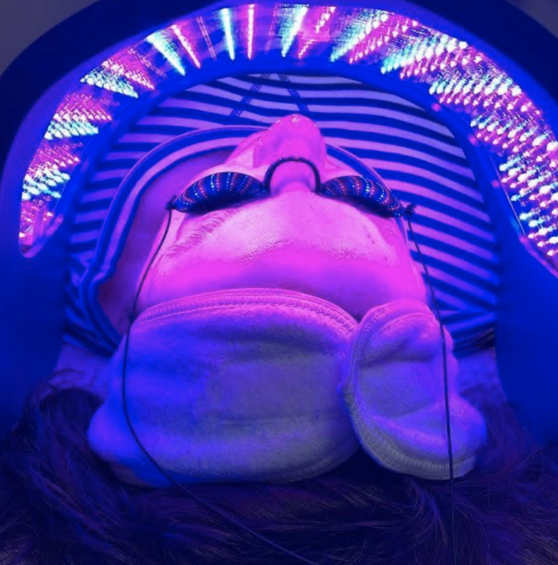 Tratamiento facial con terapia LED