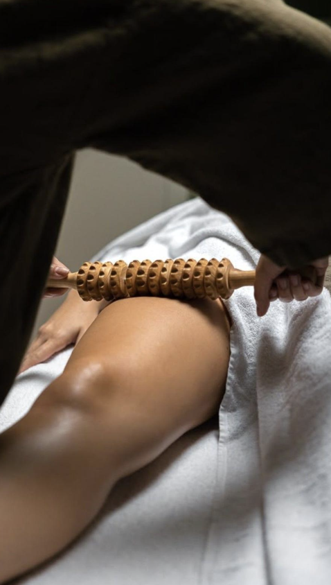 Maderoterapia en tratamiento corporal