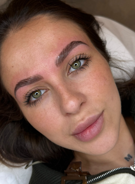 Resultado de micropigmentación de cejas